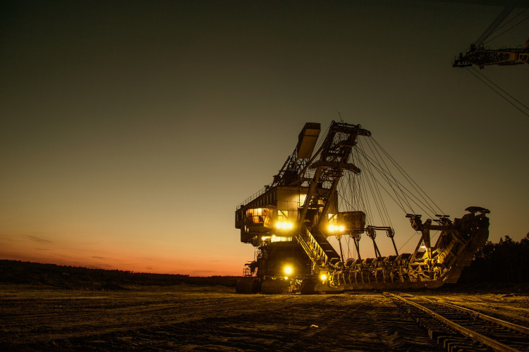 mining-excavator-1736293_1920-750x500