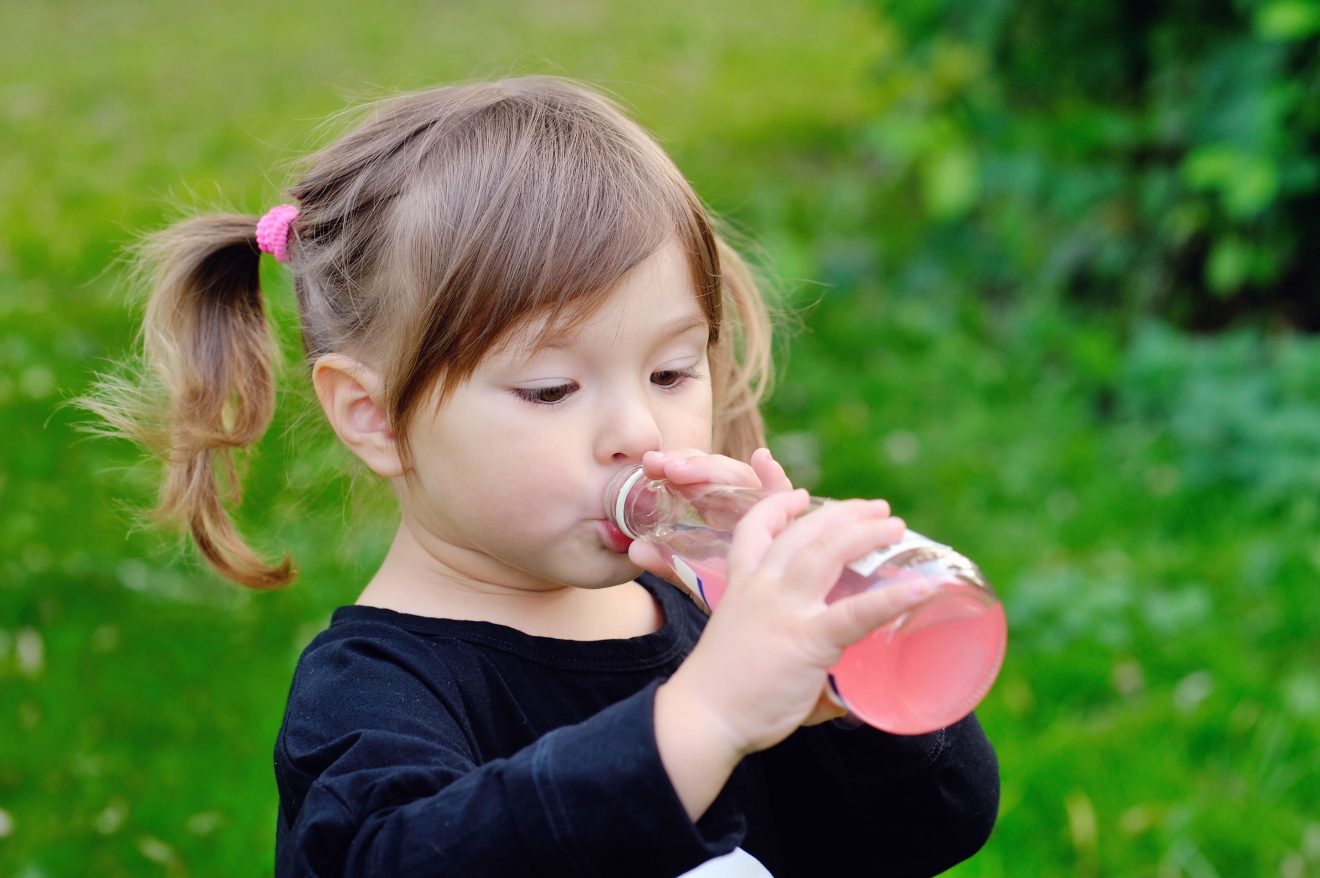 soda-consumption-girls-1320x878